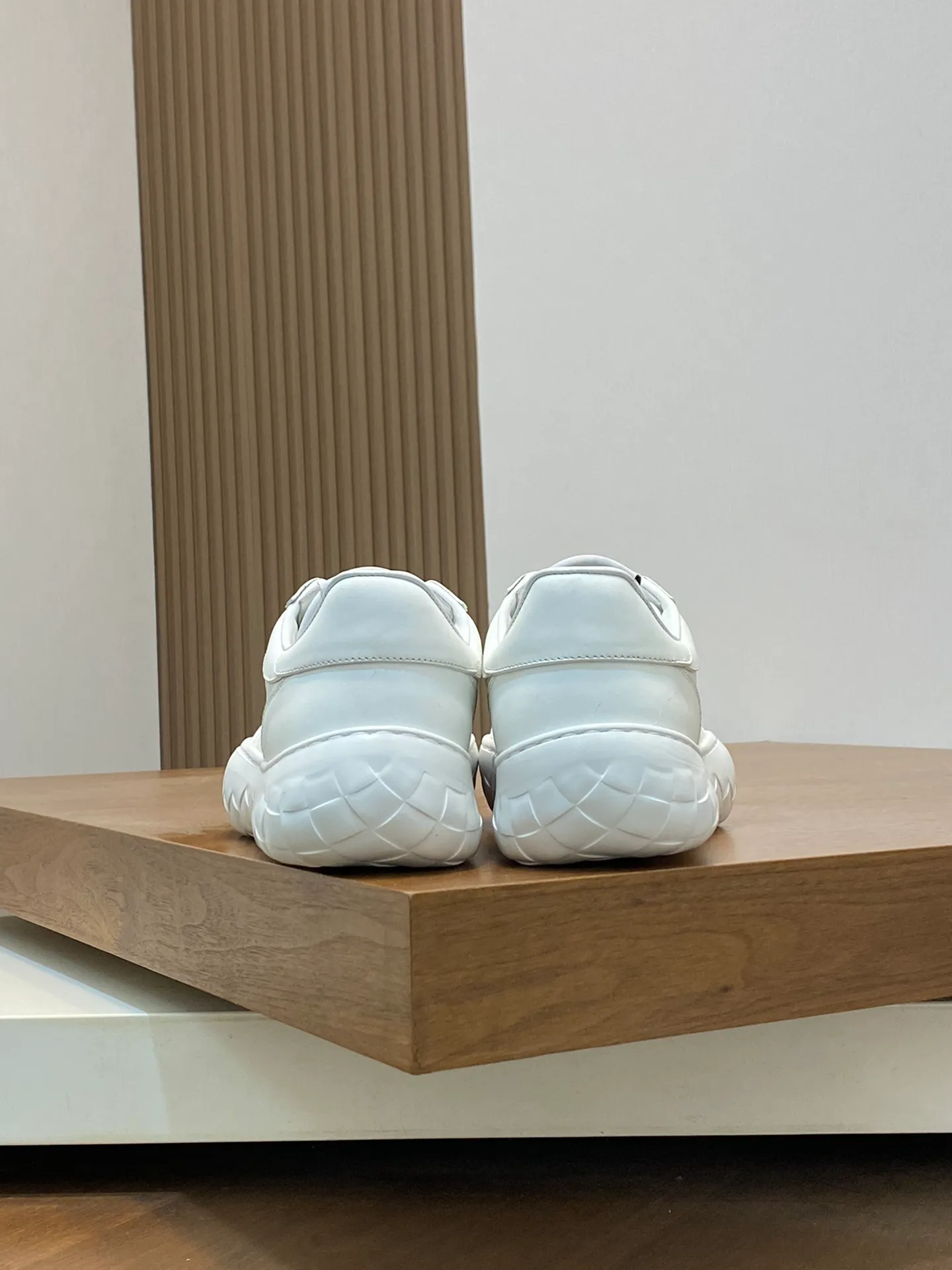 p440💰Men's Shoes BV/Bottega Veneta🆕The new men's moral training sneakers, made of Sneaker technology nylon and suede, inspired by retro basketball shoes, a new interpretation of classic sneakers, a lightweight, comfortable and breathable summer must-have item, the soles are made of classic woven texture, super recognizable, nylon suede stitching, full of texture!  Size: 38-45